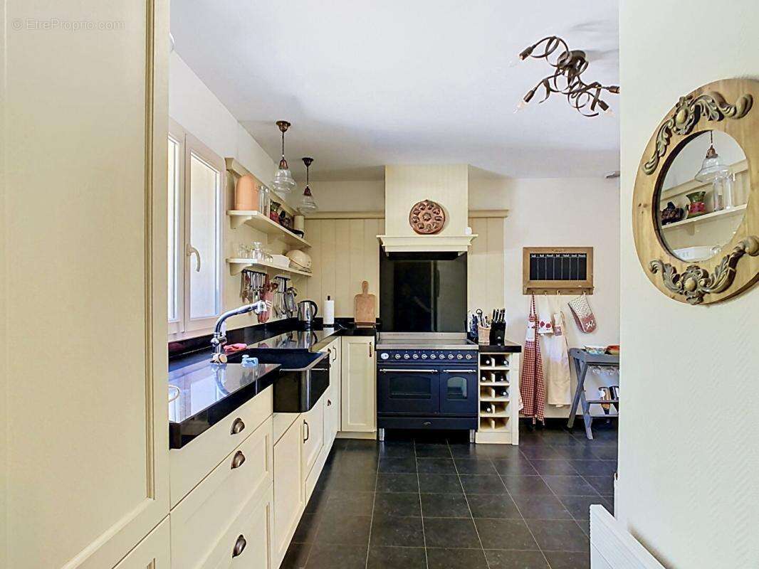 Belle maison contemporaine avec 4 chambres, piscine et garage - photo 8