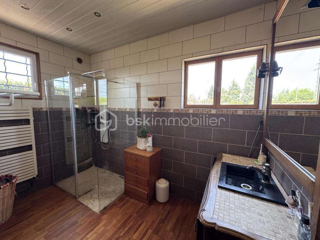 Maison familiale de 162m²- terrain de 1829m² - photo 9