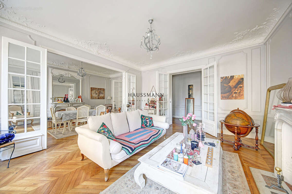 Appartement à PARIS-7E