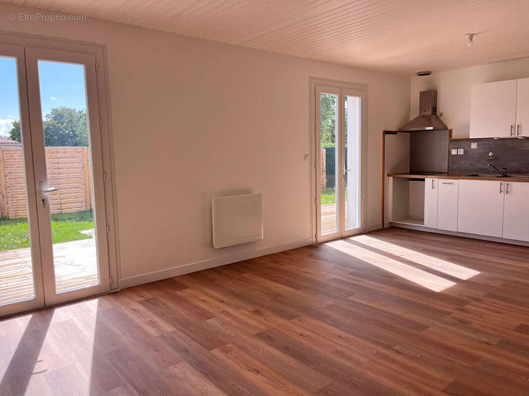 Maison à SAINTE-SOULLE