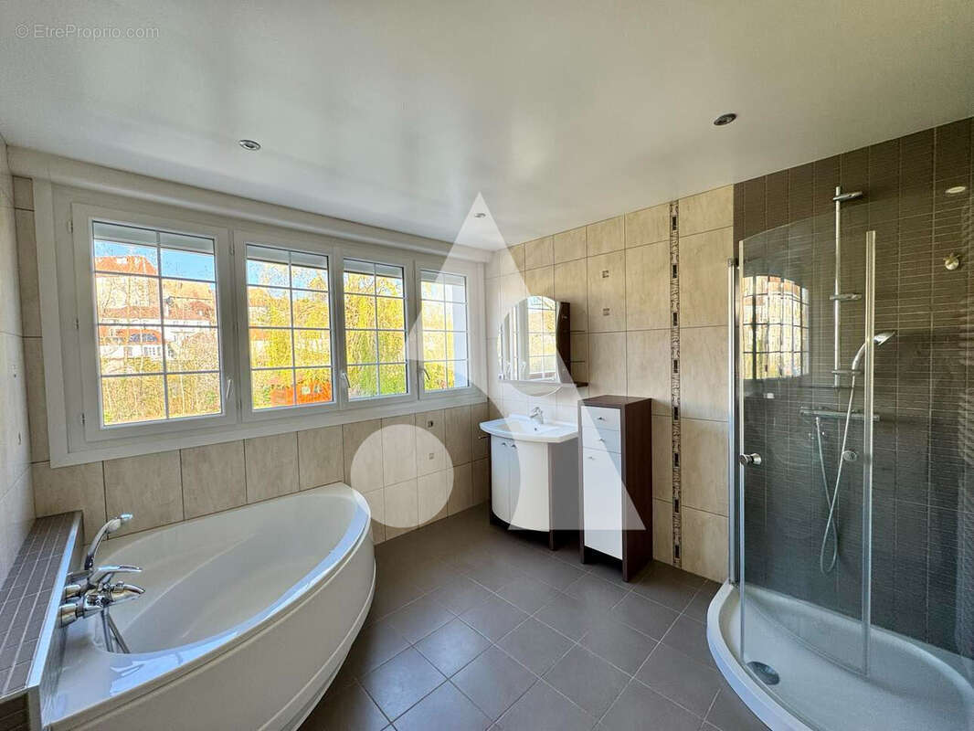 Maison à NEUFCHATEAU