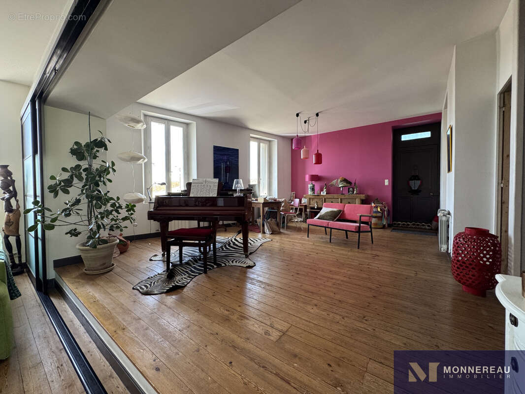 Maison à BARBEZIEUX-SAINT-HILAIRE