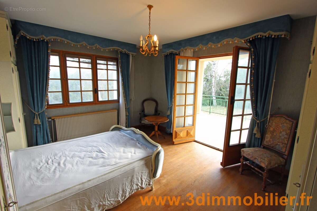 ETAGE 1 : CHAMBRE 2 - Maison à CLAIRVAUX-LES-LACS