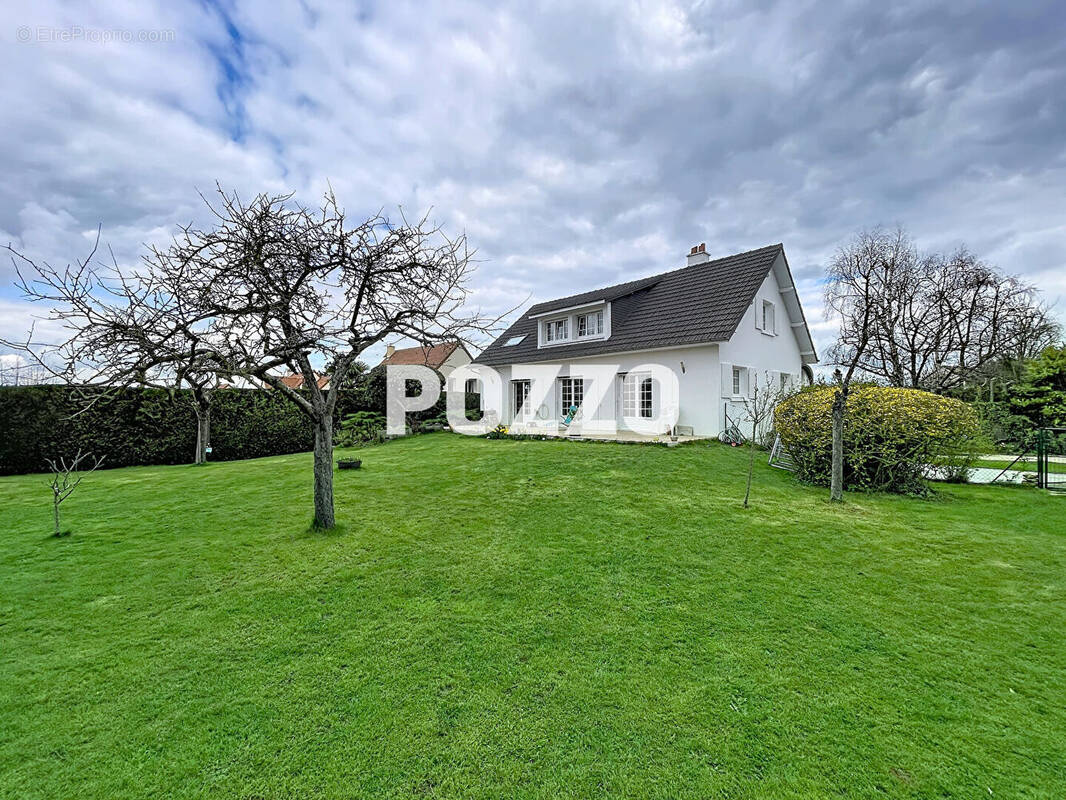 Maison à FONTAINE-ETOUPEFOUR