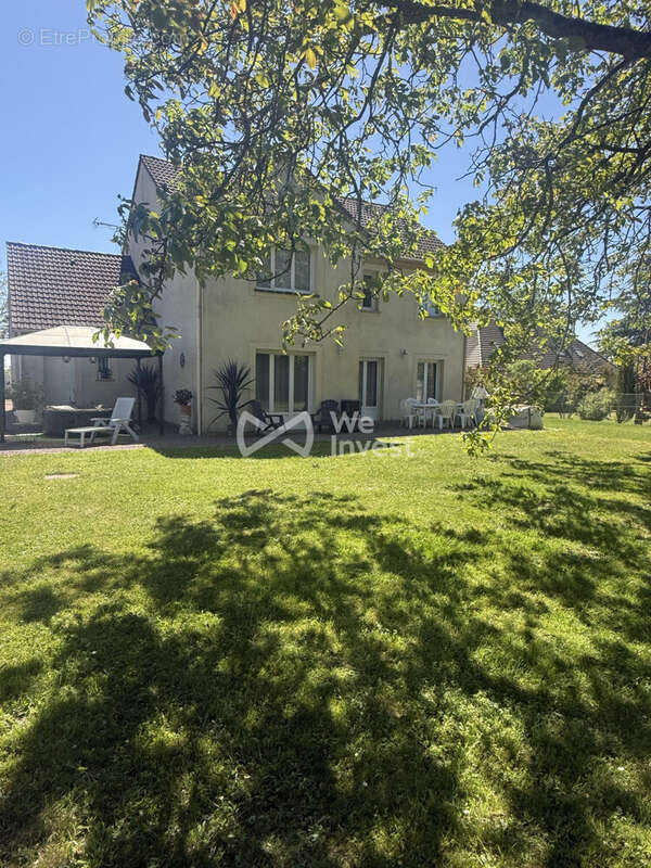 Maison 180 m² à Quincy-Voisins  - photo 4
