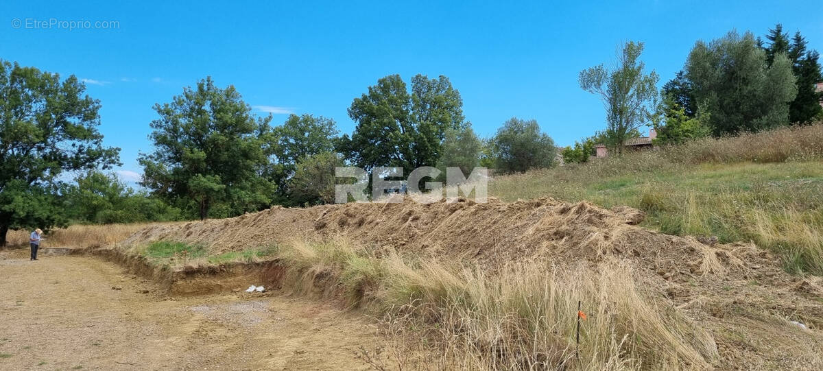Terrain à ROQUEBRUNE-SUR-ARGENS