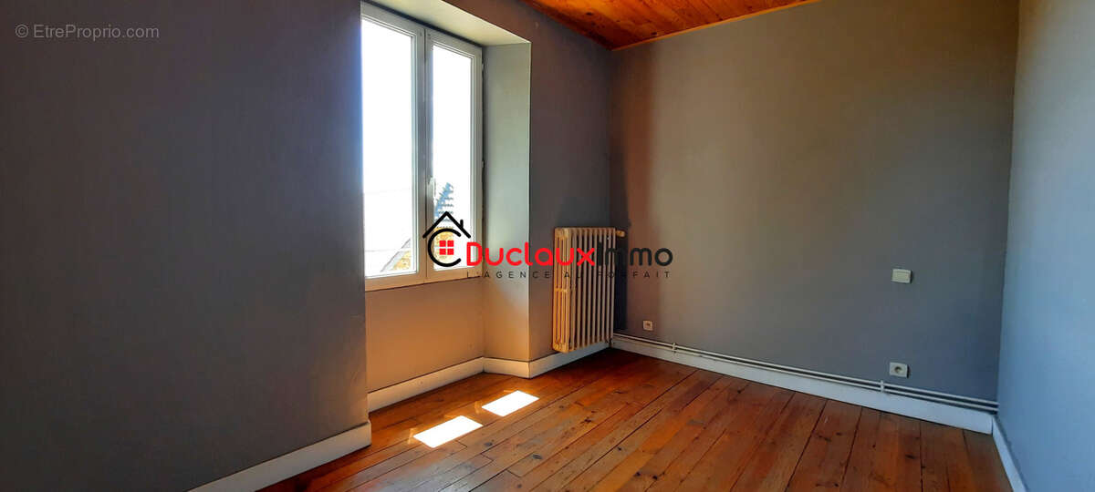 Ensemble Maison - Grange et dépendances - Terrain de 3 171 m2 - photo 7