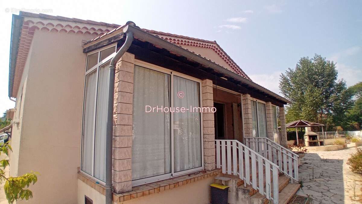 Maison 129 m² à Saint-Julien-Les-Rosiers  - photo 2