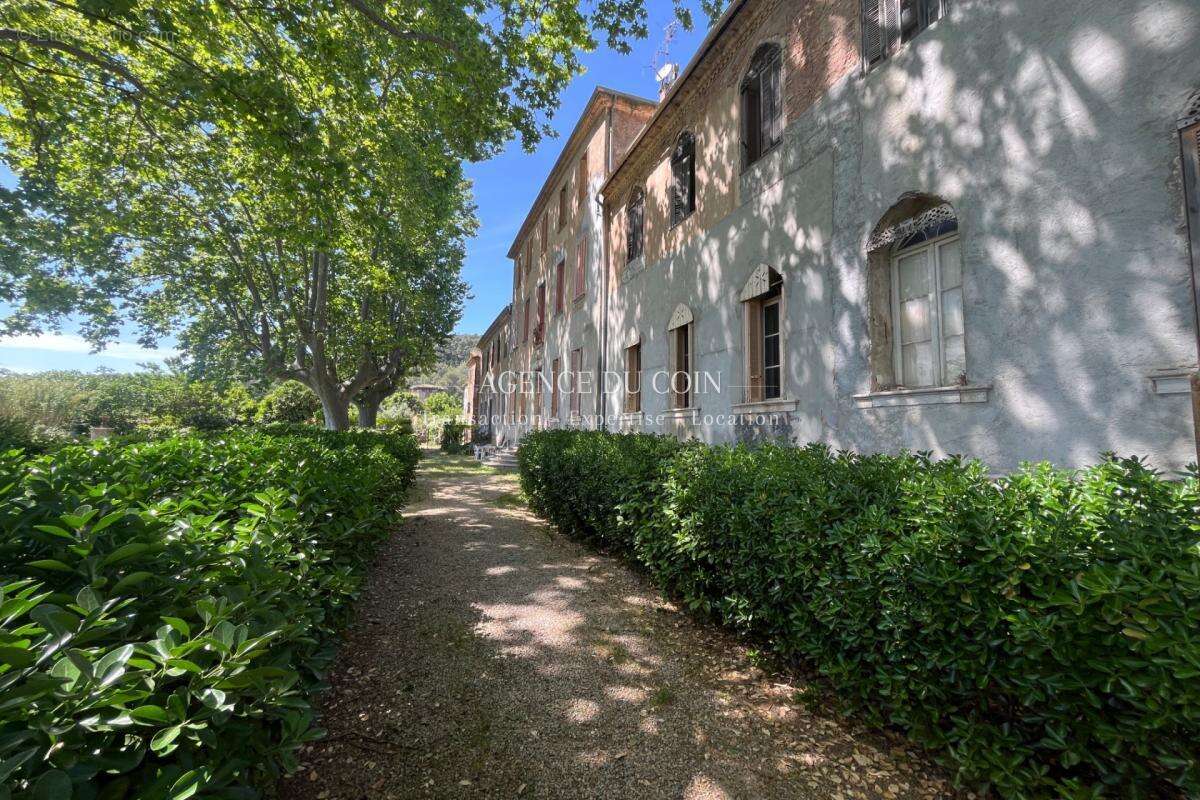 83490 LE MUY – RARE !! Appartement 3ch dans maison de maître - photo 5