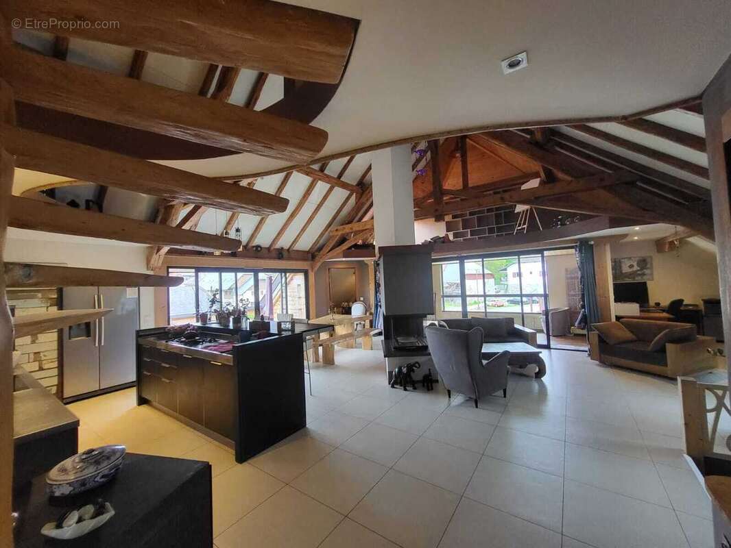 Photo 4 - Commerce à SEYNOD