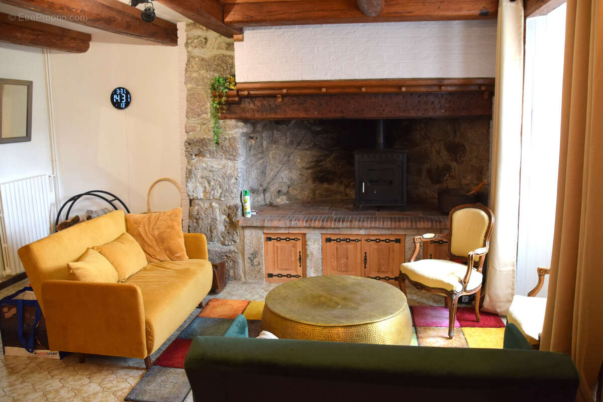 Maison à COUCOURON