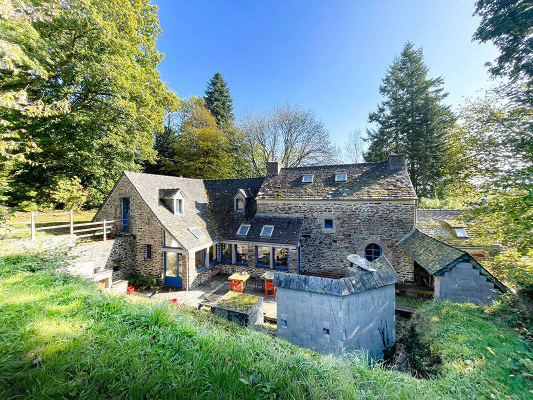 Maison à HUELGOAT