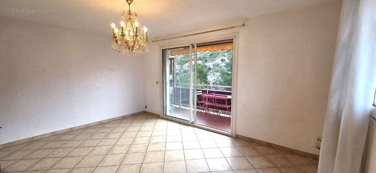 MARSEILLE 13010- A VENDRE- APPARTEMENT T3/4- - Appartement à MARSEILLE-10E