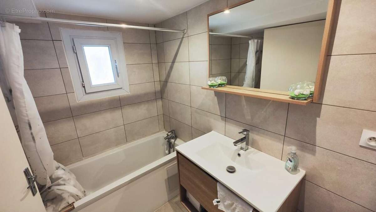 SALLE DE BAIN - Maison à MANDUEL