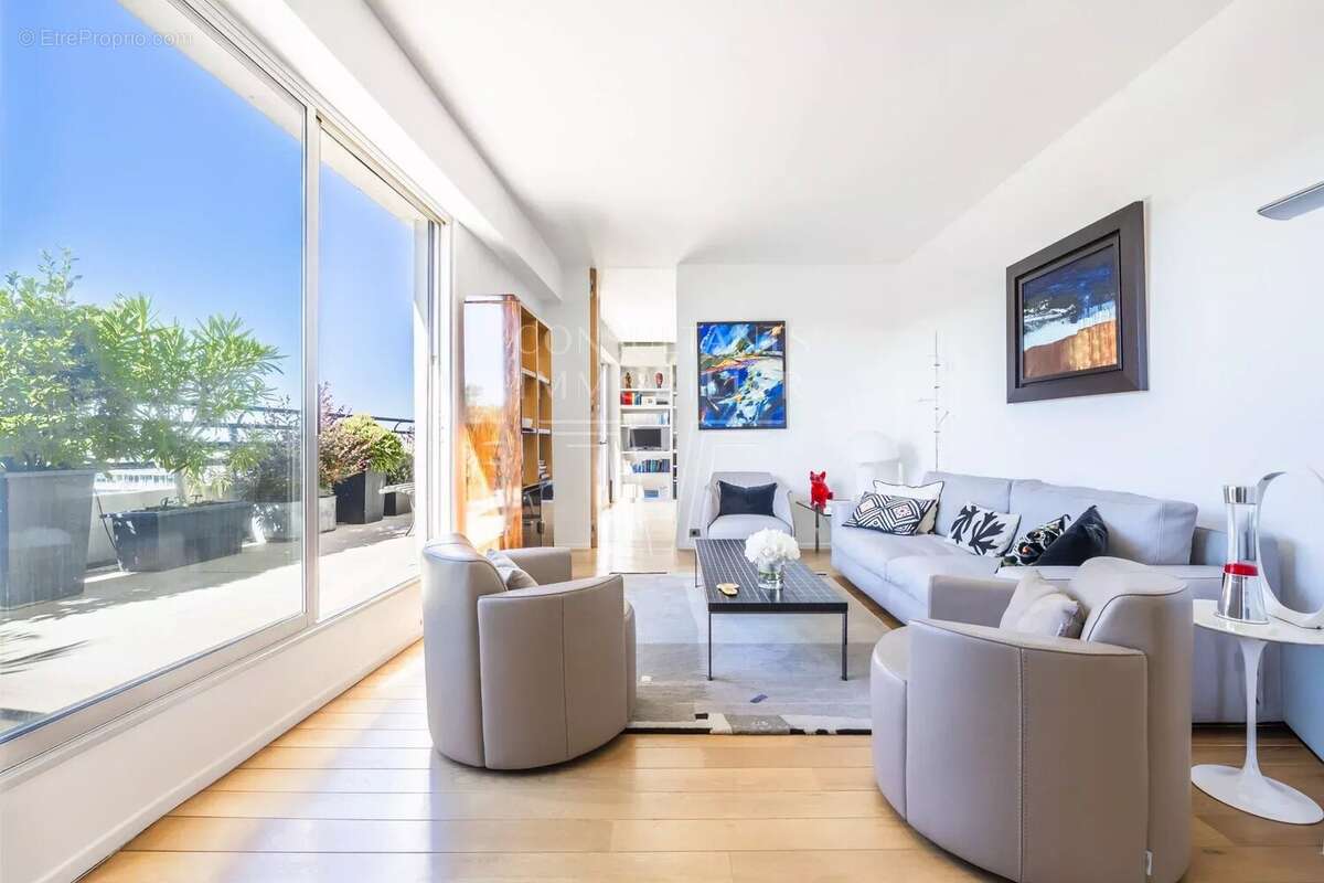 Appartement à PARIS-16E