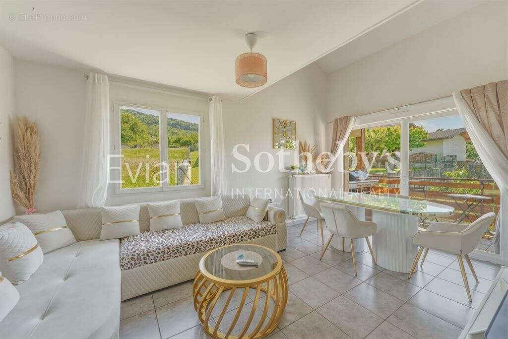 duplex apartment located on the top floor of a small residence in Lugrin - photo 2