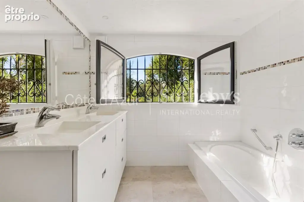 Villa de 184 m² avec piscine et jardin à Mougins, proche du village à pied - photo 15