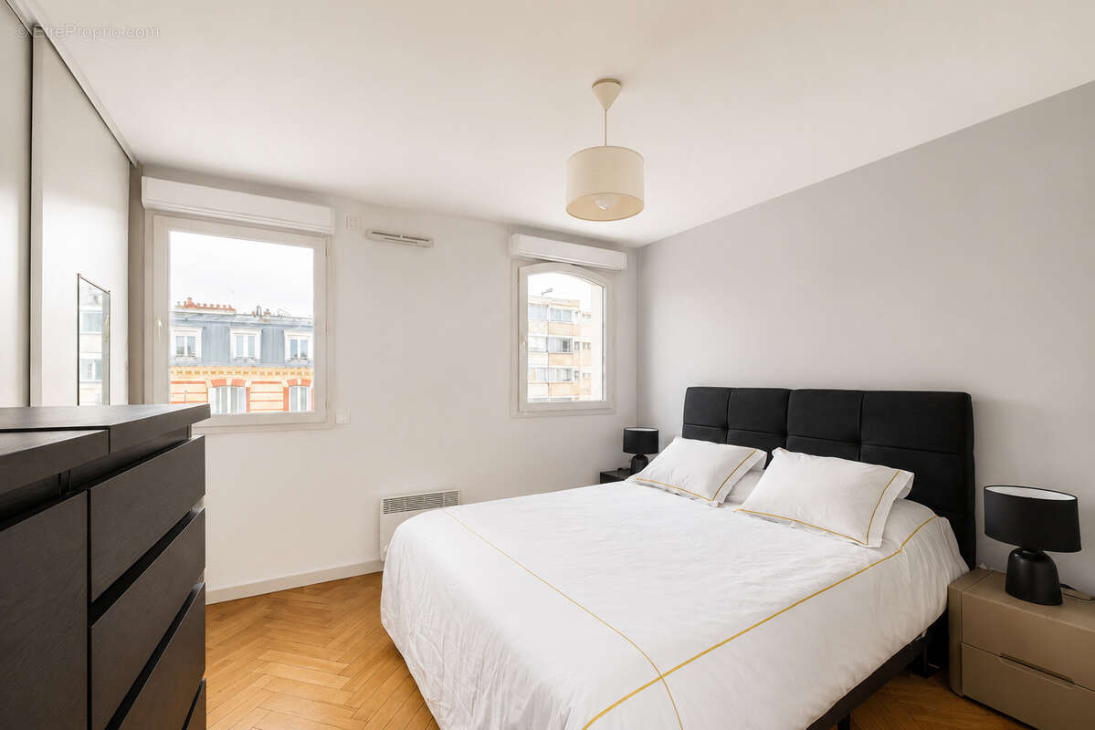 Appartement à COURBEVOIE