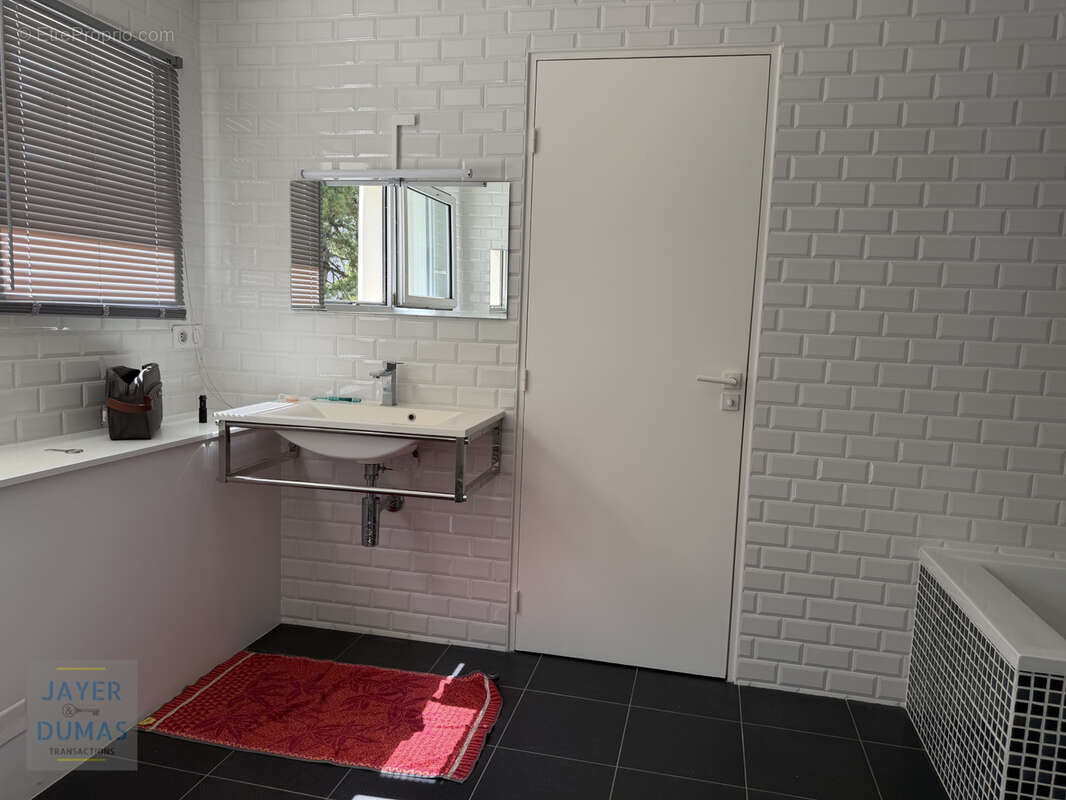 CHALON-SUR-SAONE - Magnifique Maison de ville traitée comme un Loft  - Grand Garage - - photo 17