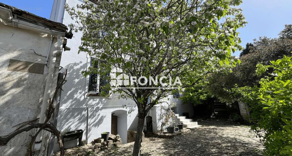 Maison à FOLLAINVILLE-DENNEMONT