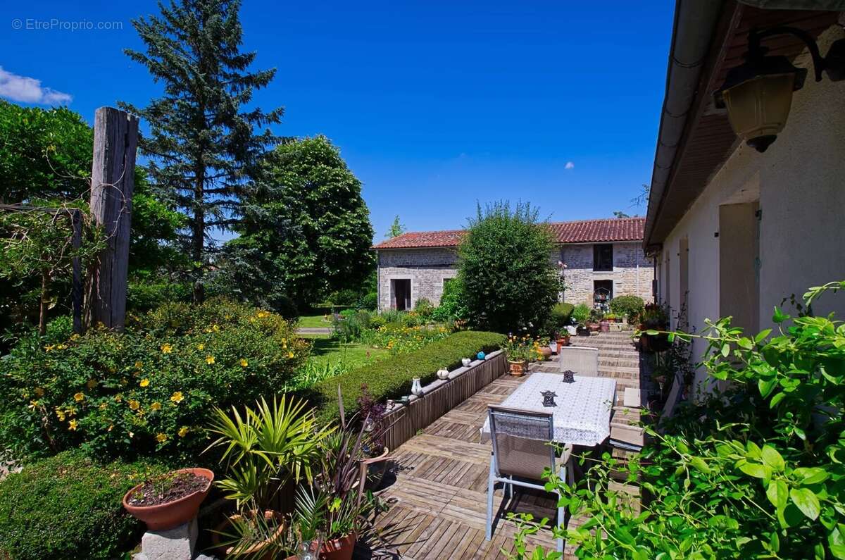Pavillon de 2 chambres et grande grange à la lisière d'un petit village - photo 10