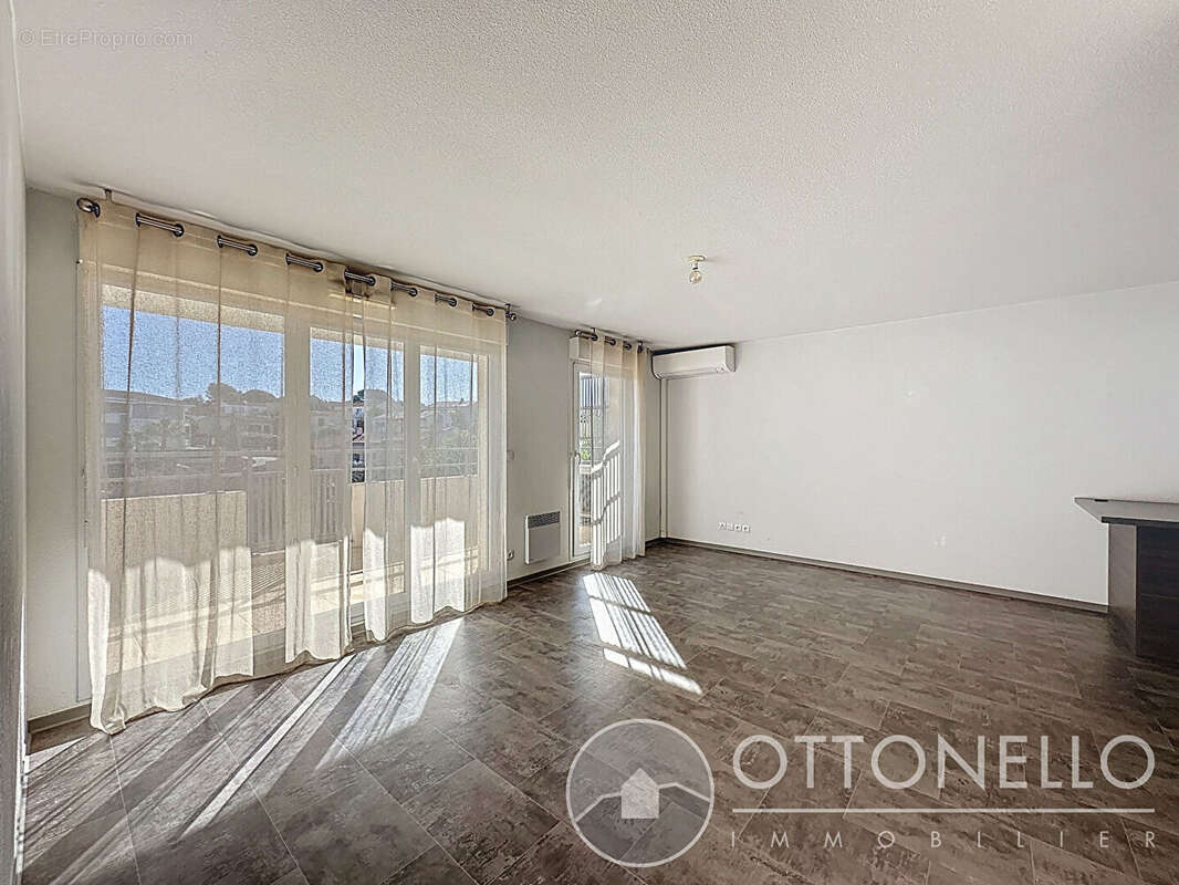 Appartement à PUGET-SUR-ARGENS