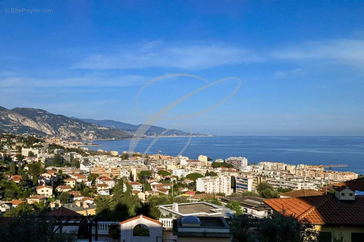Appartement à ROQUEBRUNE-CAP-MARTIN