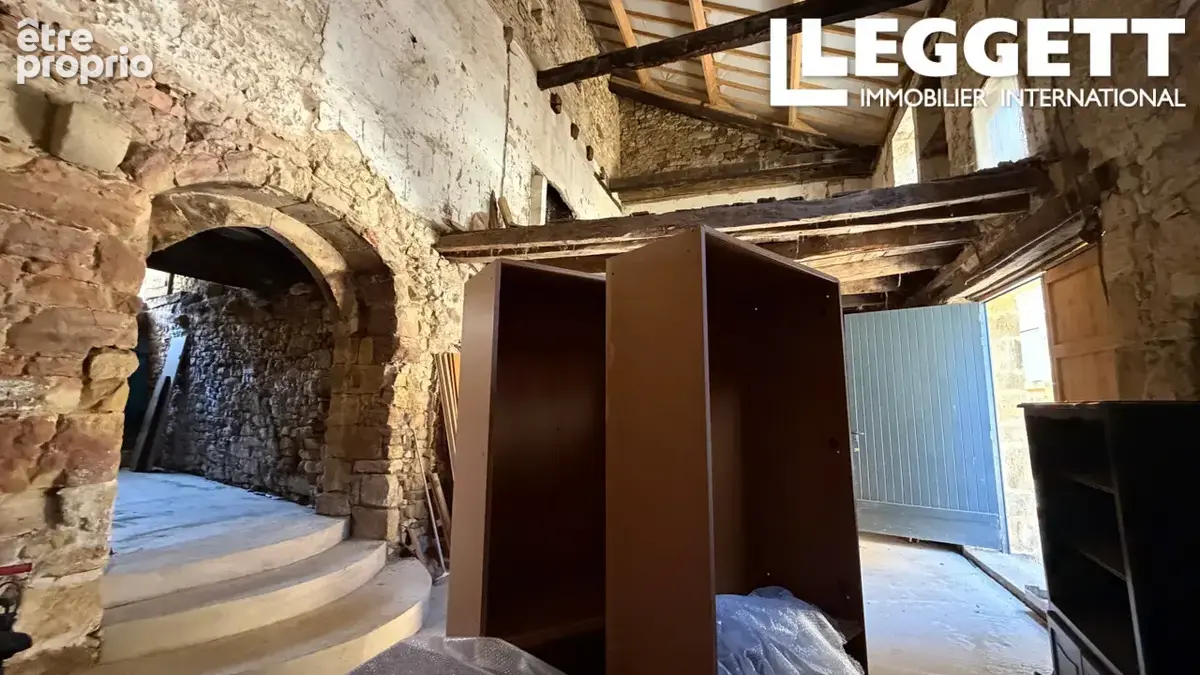Très belle Grange – extérieur rénové, toiture récente, tout-à-l’égout et électricité. Située cœur d’un village - photo 6