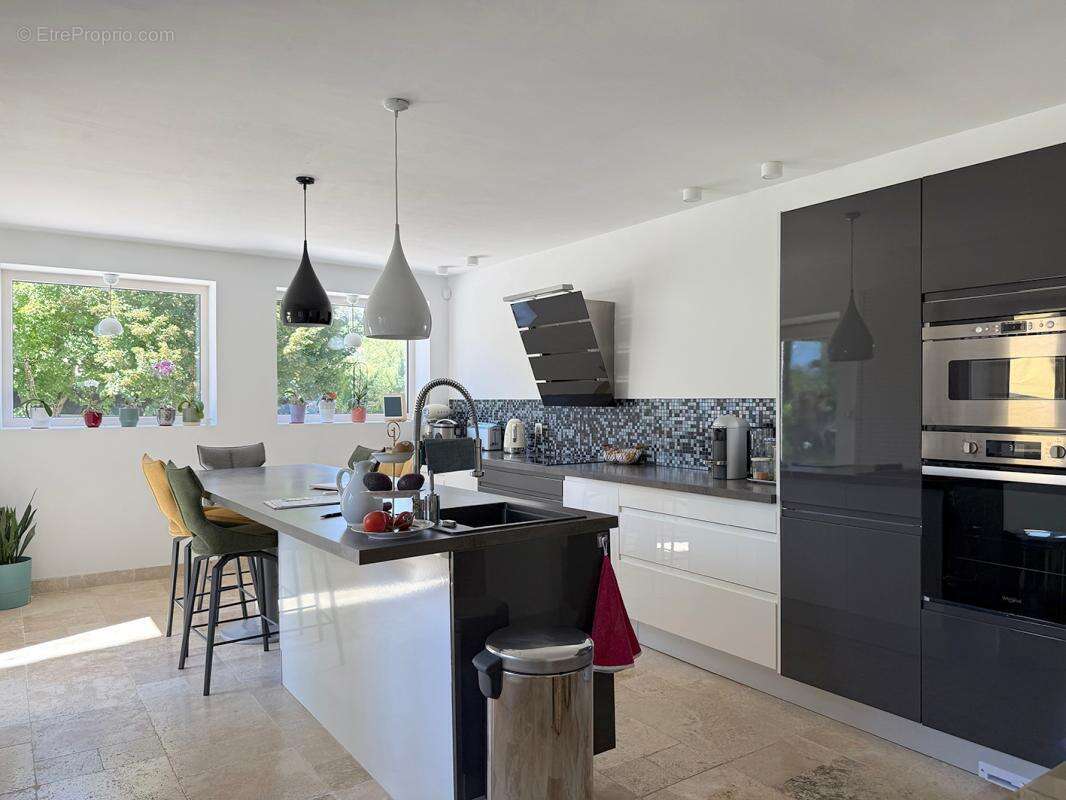 Maison ancienne de 7 pièces 190 m2 avec piscine - photo 7