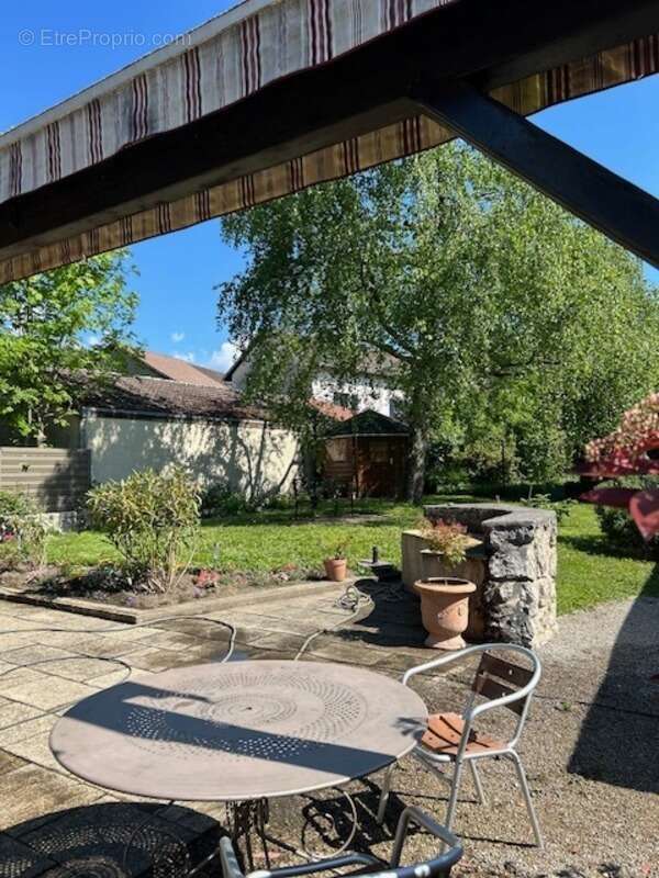 Commerce à DIVONNE-LES-BAINS