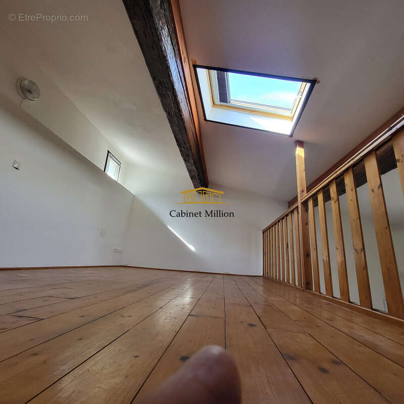 Appartement à COURNONTERRAL