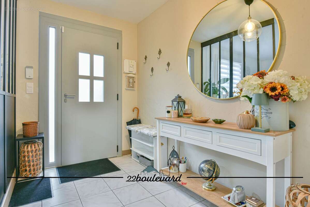 Maison à SAINT-GENEST-SUR-ROSELLE