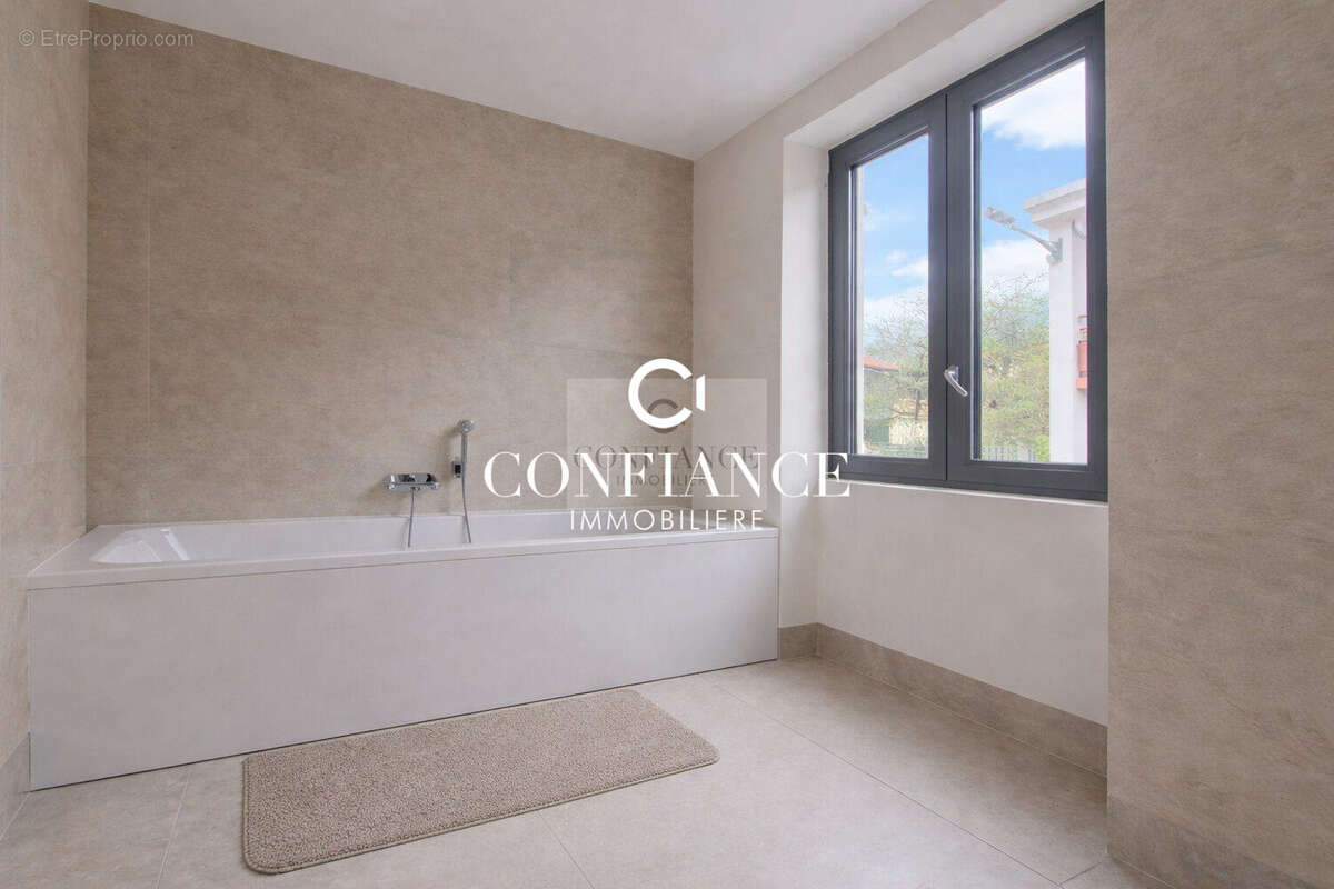 Appartement à LA TURBIE