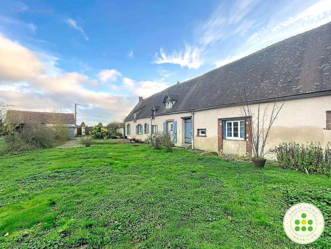 Maison à TREMBLAY-LES-VILLAGES