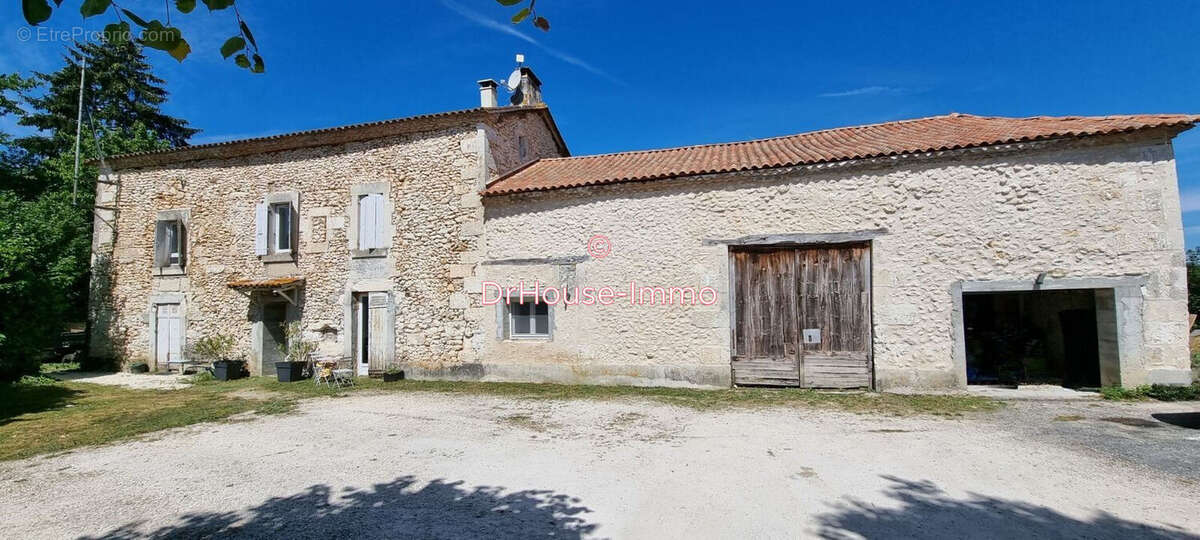 Maison à NEUVIC