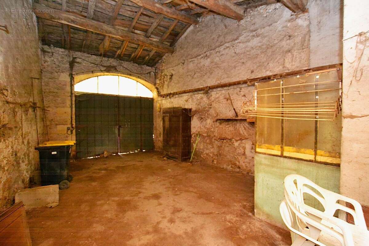 Maison 185 m² à Gensac  - photo 4