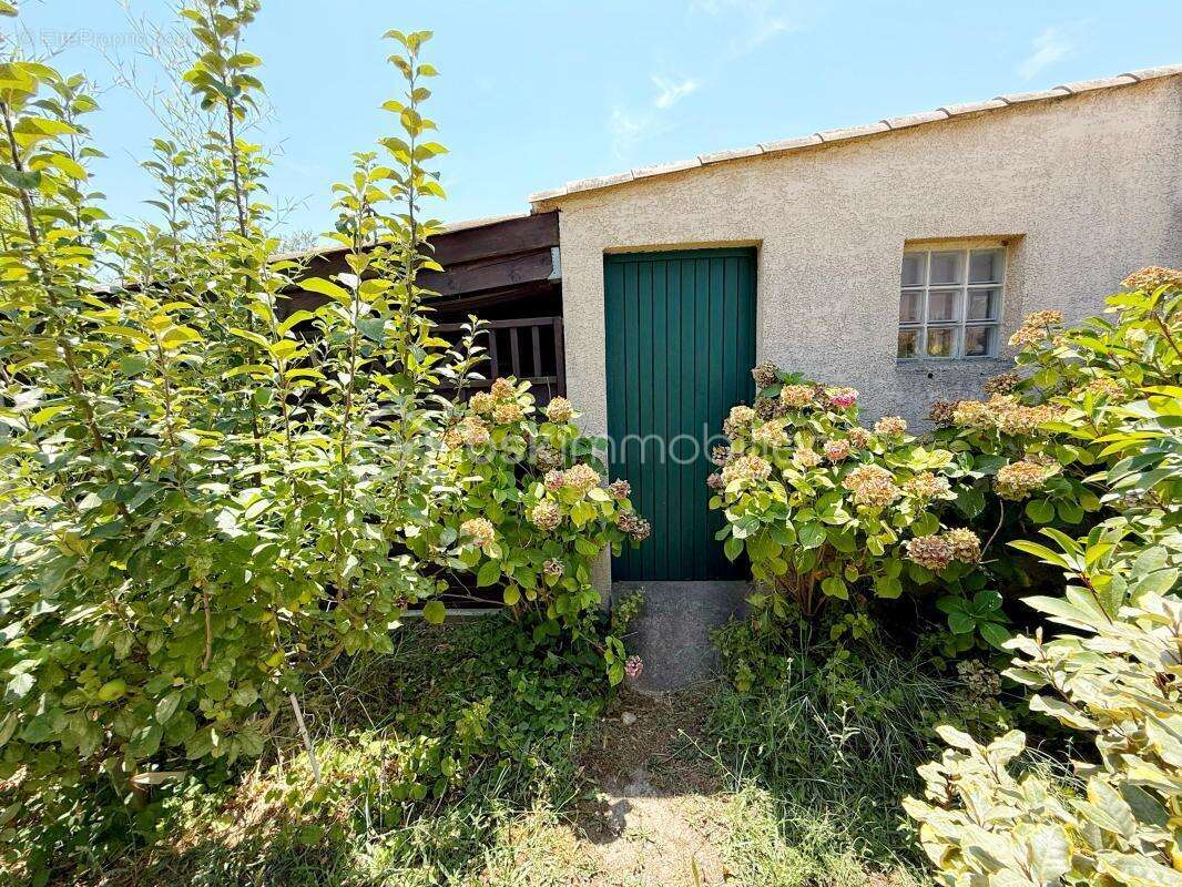 Colombiers – maison t4 de plain-pied – 148 m² – terrain de 999 m² – terrasses – véranda – atelier - photo 27