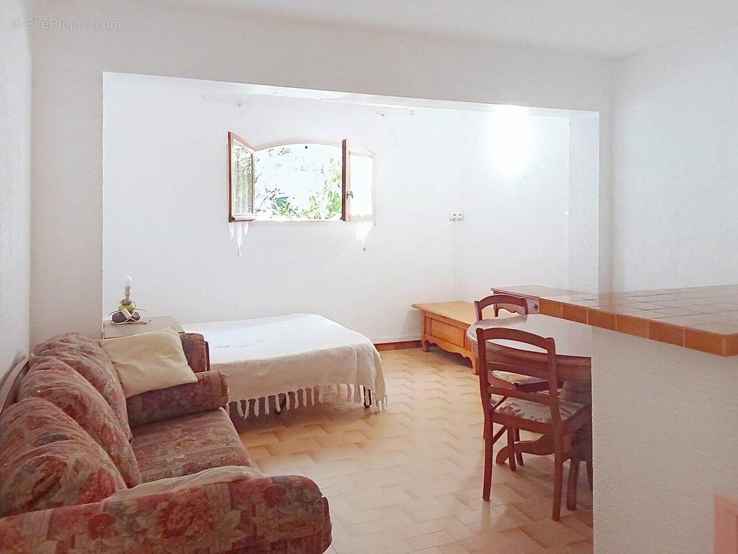 Appartement à SAINT-CYR-SUR-MER