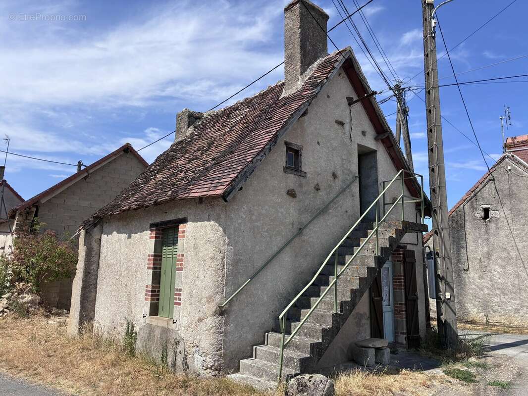 Petite maison de hameau avec une grange et un terrain - photo 11