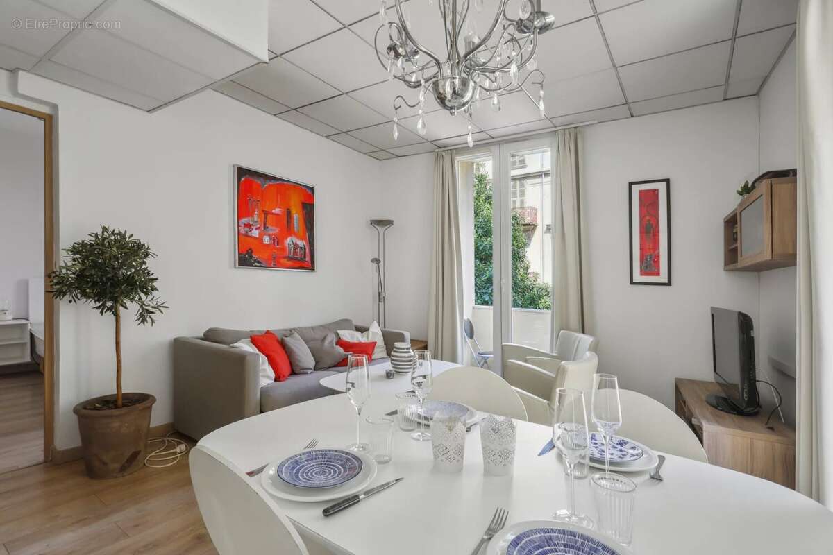 VENDU - EXCLUSIVITÉ - NICE - Carré d'Or - Appartement 2-3 pièces, emplacement idéal. - photo 2