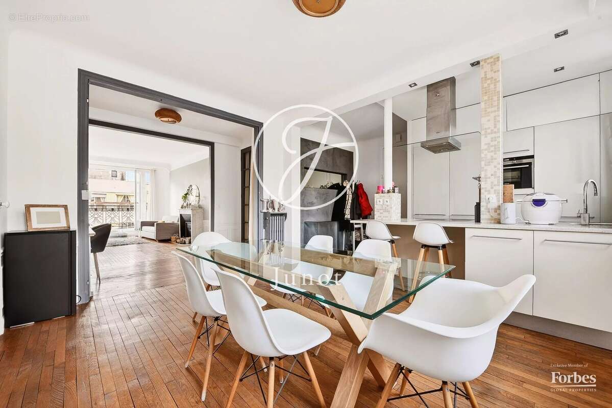 Appartement à PARIS-16E