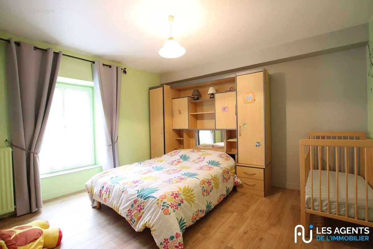 Maison à SAINT-JEAN-DE-LA-RUELLE