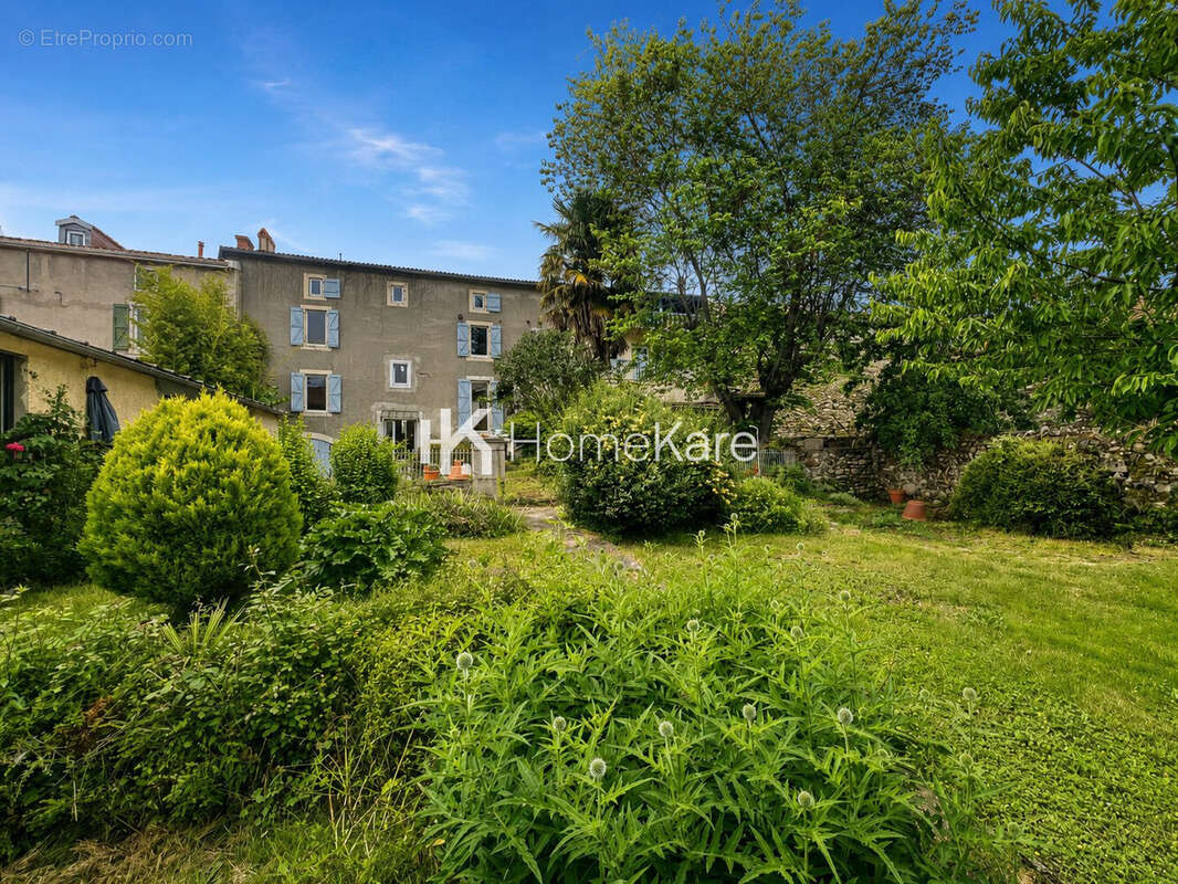 Maison 210 m² à Saint-Laurent-De-Neste  - photo 4