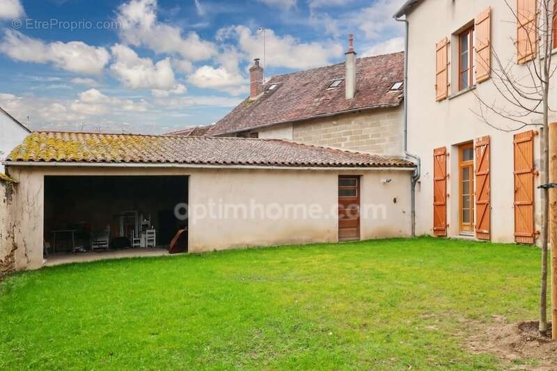 Maison à MAGNAC-LAVAL