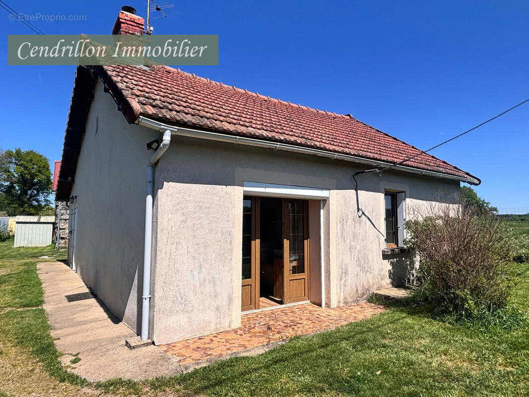 Maison à MONTBOUCHER