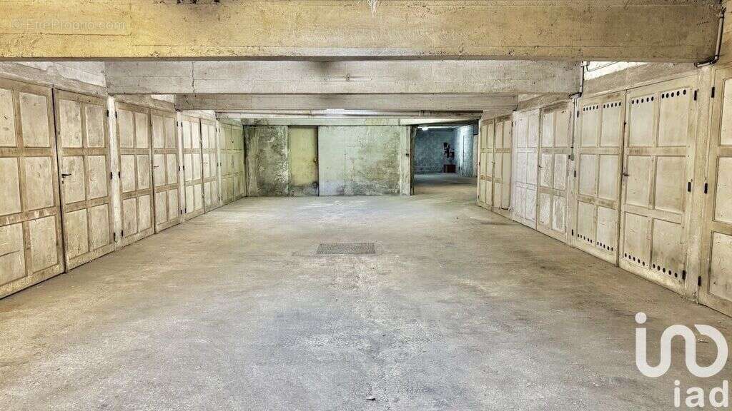 Photo 4 - Parking à SAINT-MAUR-DES-FOSSES