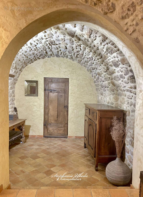 Splendide batisse du 16eme dans les remparts du vieux village - photo 7
