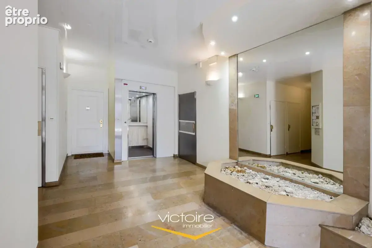 Grange Blanche - T2bis au dernier étage avec loggia vitrée - photo 11