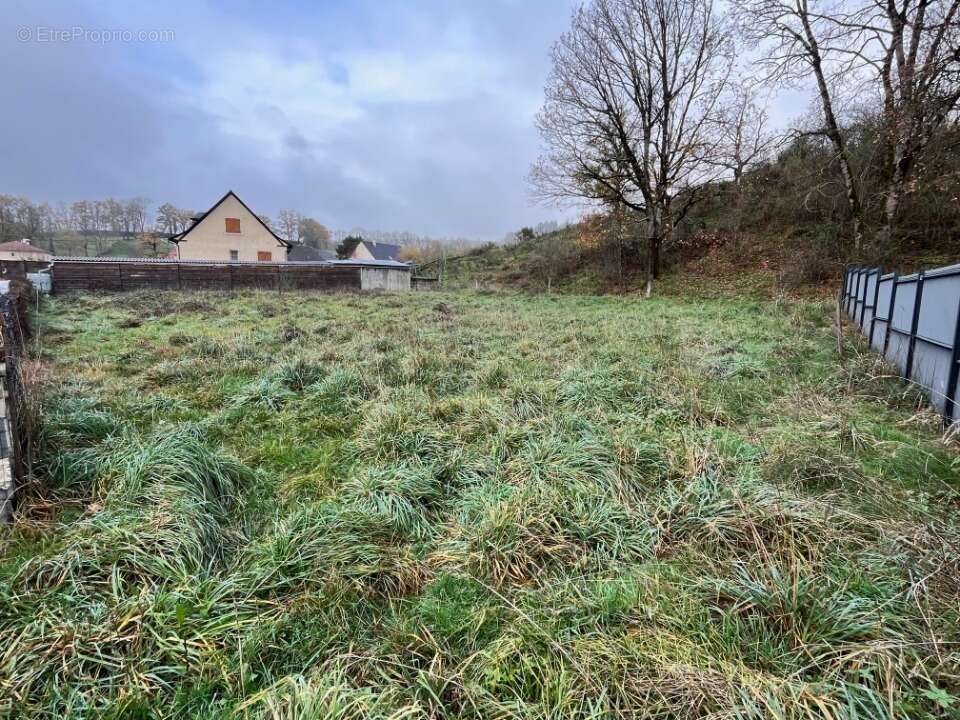 Terrain à MARMANHAC