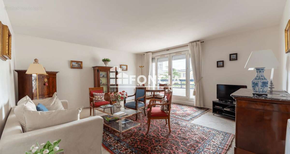 Appartement à COURBEVOIE